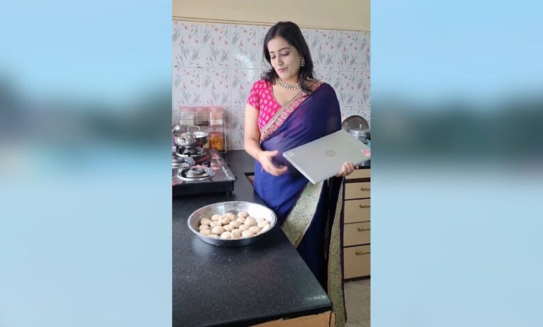 Chapati making video papa ki pari funny video of papa ki pari can we make chapatis with laptop Bizar