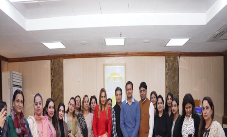 दिल्ली बाजार: 2 लाख महिला उद्यमियों को जोड़ेगी केजरीवाल सरकार 1 Dilli Bazaar Web Portel Meeting 163845619616x9