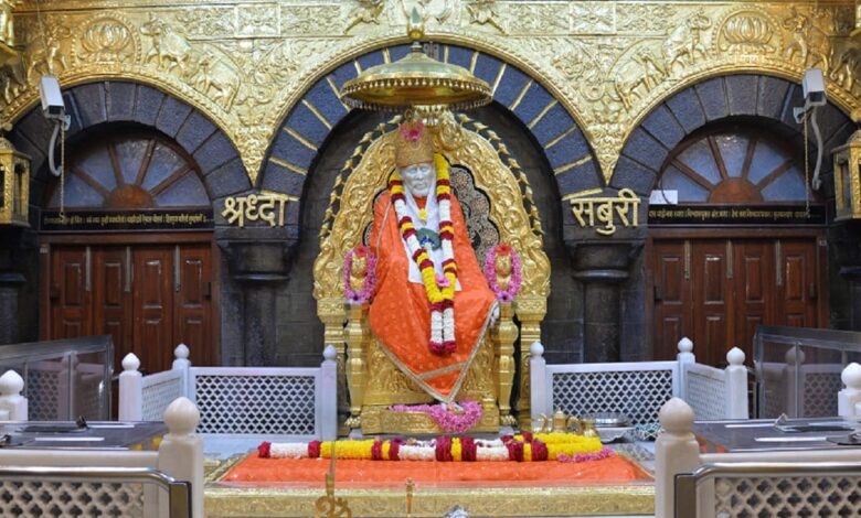 IRCTC टूर: साईं, शनि व त्र्यंबकेश्वर ज्योतिर्लिंग दर्शन 1 Shirdi Sai Baba Temple