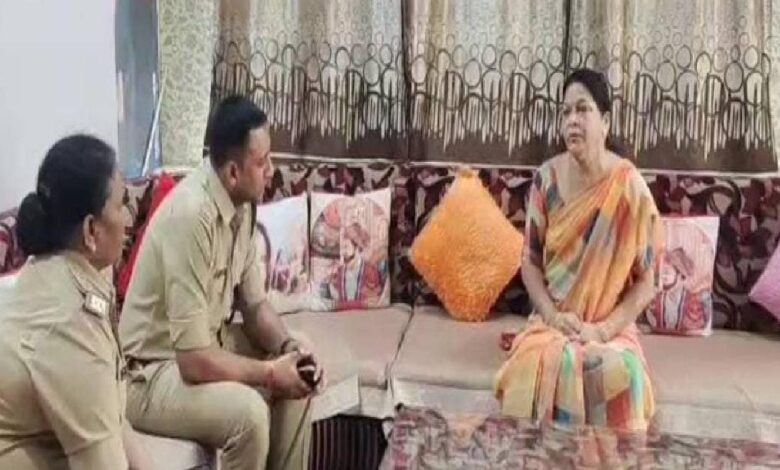 मंदिर से दर्शन करके घर लौटी महिला, घर पहुंचते ही रोने लगी फूट-फूटकर, वजह सुन घरवाले रह गए सन्न 1 dewas news 2025 07 fe47cff72ff80d25f1bb700cfdf78685 16x9