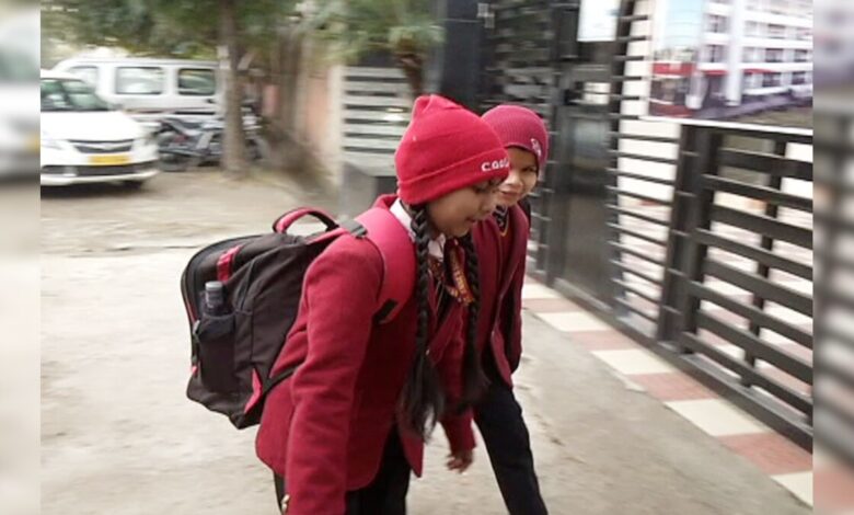पटना निजी स्कूलों पर सरकार की सख्ती: फीस वृद्धि पर रोक 1 school in winter