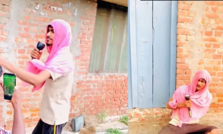 Funny video महिला पत्रकार बन नाली में फिसला शख्स, पूछा रिकॉर्ड तो नहीं हुआ? 1 Funny Viral Video