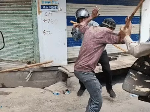 उज्जैन शाही मस्जिद विवाद: पथराव के बाद 10 लोगों पर FIR, तनावपूर्ण माहौल में पुलिस कार्रवाई उज्जैन शाही मस्जिद